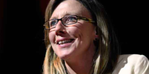 Ungleiche Bezahlung: BBC zahlt 400.000 Pfund an Moderatorin