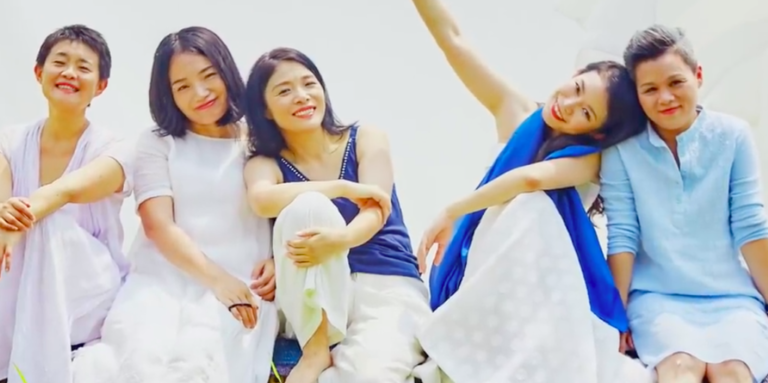 Golden Girls revisited: 7 Freundinnen kaufen sich ein Haus, um gemeinsam alt zu werden