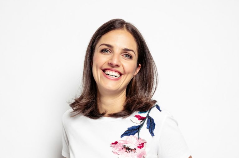 Claudia Sutterlüty: Pyjamas im Blumenbeet