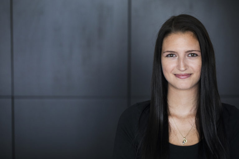 Das Leben ist bunt, die Trauer auch – Ein himmelblauer Karriereweg