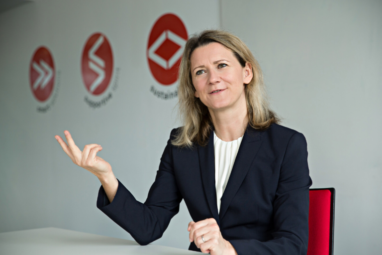 Einfacheres Verfahren, weniger Hürden: Was die Reform der Rot-Weiß-Rot–Karte bringt