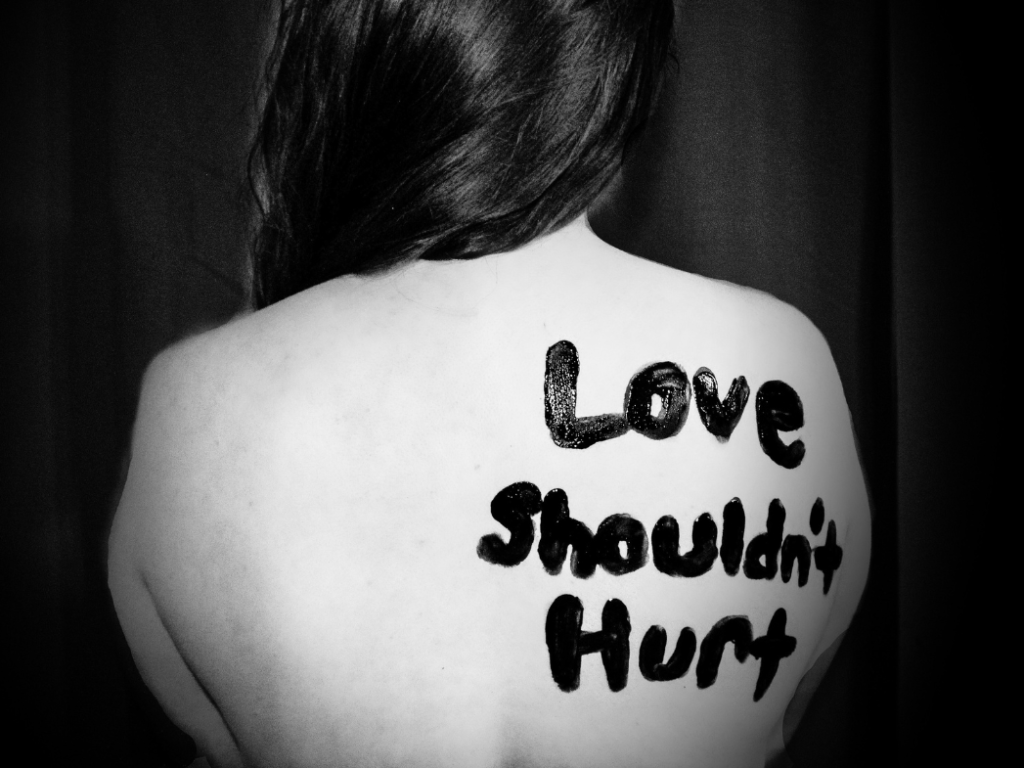 Stimmen gegen Gewalt an Frauen: Eine Umfrage in 5 Ländern