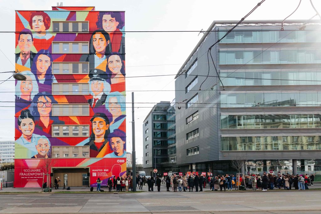 Größte Stellenanzeige Österreichs – ÖBB eröffnet Mural am internationalen Frauentag