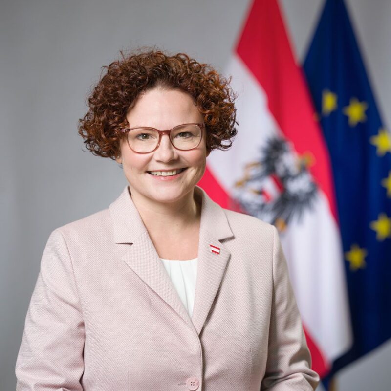 Mag. Elisabeth Zehetner