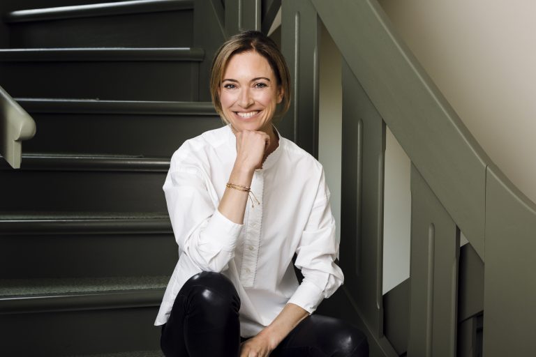 Kati Schwarzl: „Ich hätte mir Brené Brown an meiner Seite gewünscht – jemanden, der hilft, Karriere, Beziehungen und Leben gemeinsam zu navigieren.“.