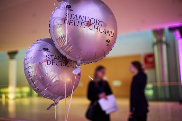 „Standort Deutschland“: Wie das Netzwerk „Frauen verbinden“ Lust auf Zukunft machen will.