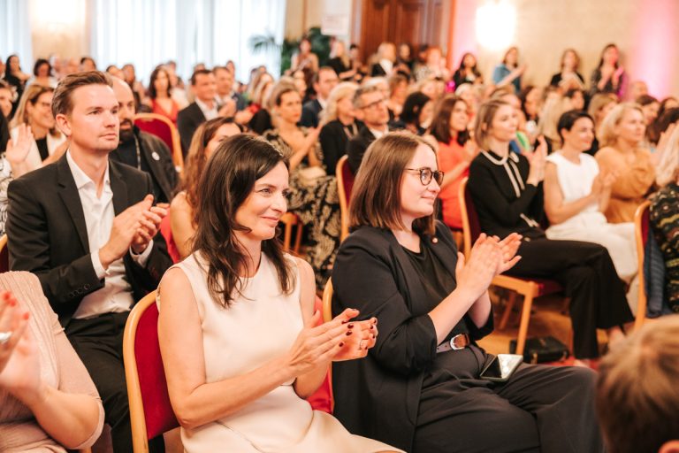 Zum fünften Mal Minerva: Vorhang auf für herausragende Frauen in der Wirtschaft.