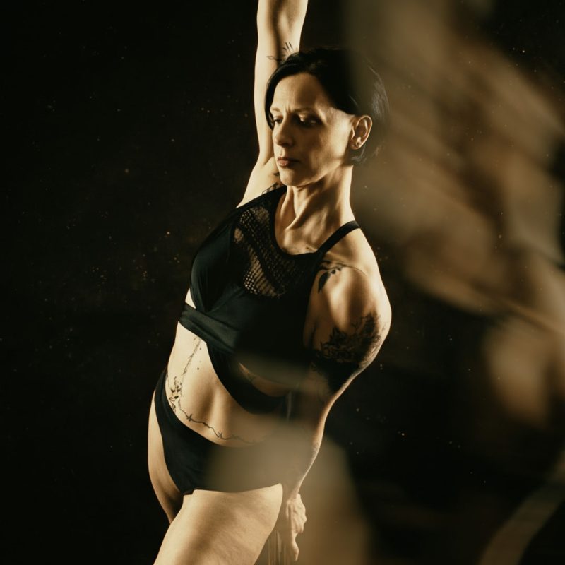 Von der Bestattung zum Pole-Dance: Ein mutiger Neuanfang mit 48