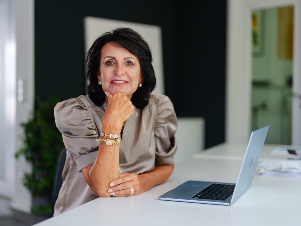 „Zu alt“ mit 50? Warum Frauen 50+ im Recruiting durchs Raster fallen