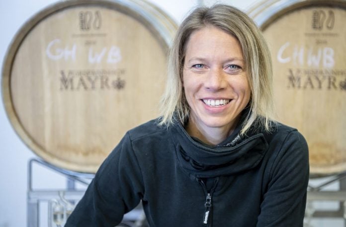 Führt seit 2018 nicht nur ein, sondern zwei Weingüter im Kremstal: Winzerin Silke Mayr. Foto: Robert Herbst